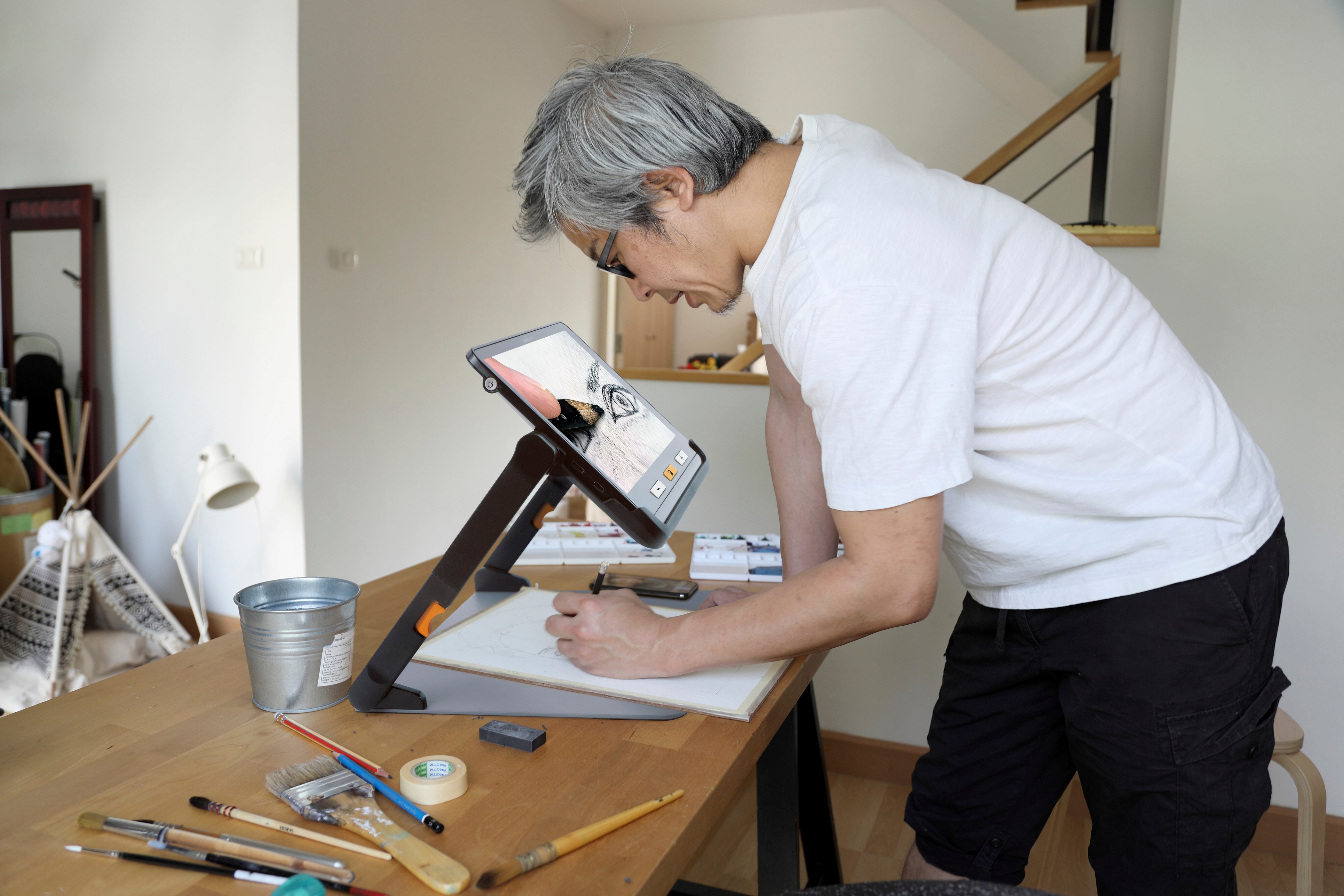 Humanware Explorē 12 Handheld Electronic Magnifier – Sterling Adaptives